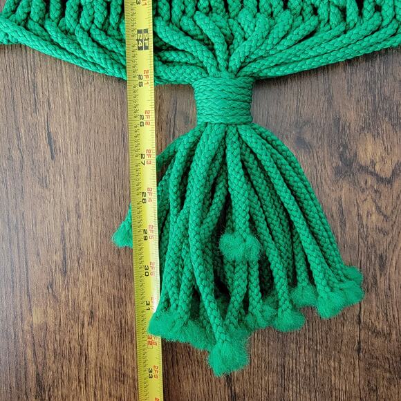 Macrame Christmas Tree Boho VTG Wall Hanging Green Red Holidays Winter Festive - Picture 6 of 7
